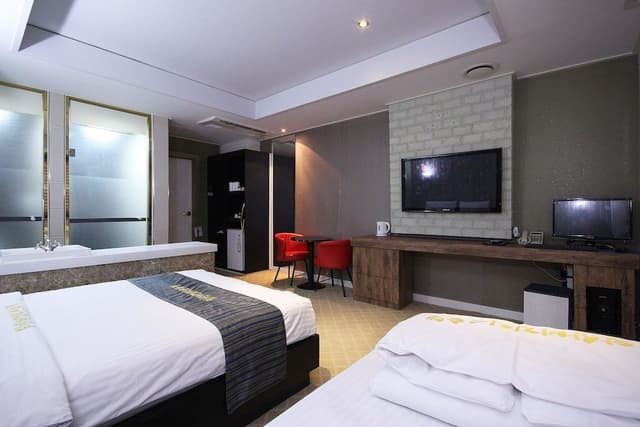 Twin Room (Extra person fee: KRW 10,000)