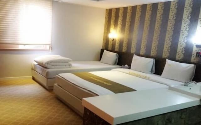 Twin Room (Extra person fee: KRW 10,000)