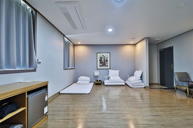 Ondol (Breakfast not provided on Sunday)