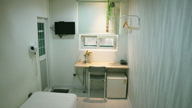 Single Room, Private Bathroom (Type B)