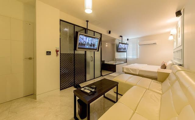 Twin room (for 2 guests. for three guests, additional charge KRW 20,000/ngt at the hotel)