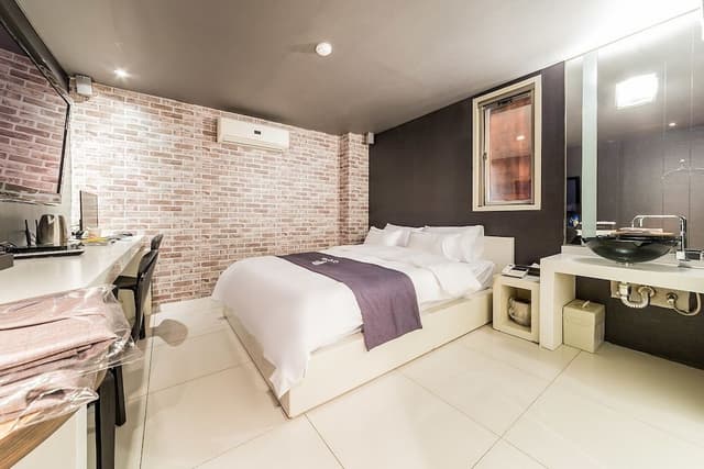 Standard Room (Check-in 6pm on FRI, 9pm on Weekend & Korean Public Holidays)