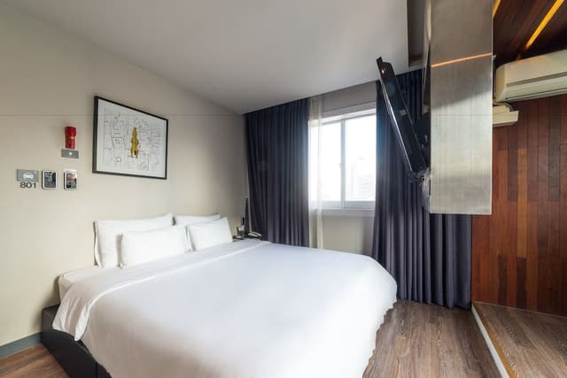 VIP Room (Bridge View)