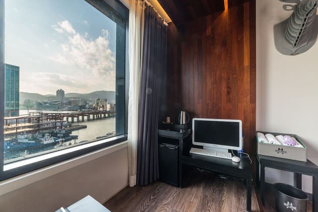 VIP Room (Bridge View)