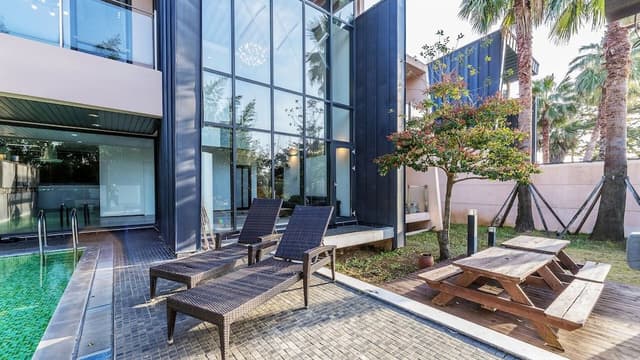 Gaon Suite::Heatingfee150000KRW(Nowoffering-50% KRW75000,WarmpoolnotavailJul-Aug)Base6/Max 14pax