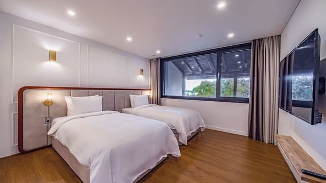 Ara Pool::Heatingfee100000KRW(Nowoffering-50% KRW 50000,WarmpoolnotavailJul-Aug)Base4/Max 6pax
