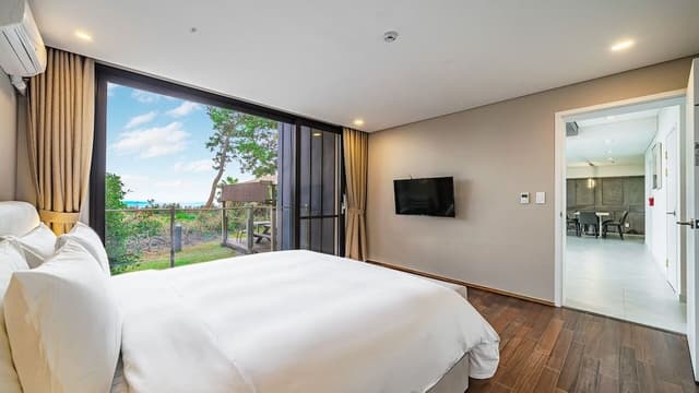 Gaon Suite::Heatingfee150000KRW(Nowoffering-50% KRW75000,WarmpoolnotavailJul-Aug)Base6/Max 14pax