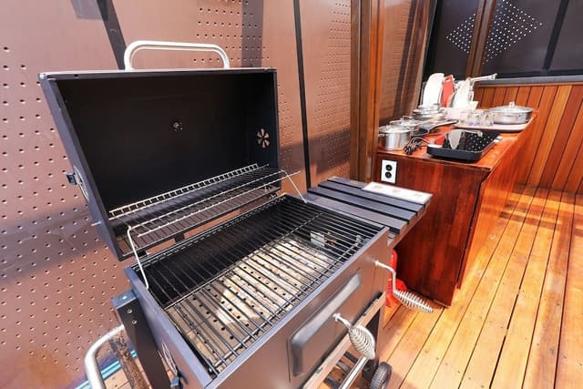 (Homemade BBQ PKG) Cacao Roof Pool
