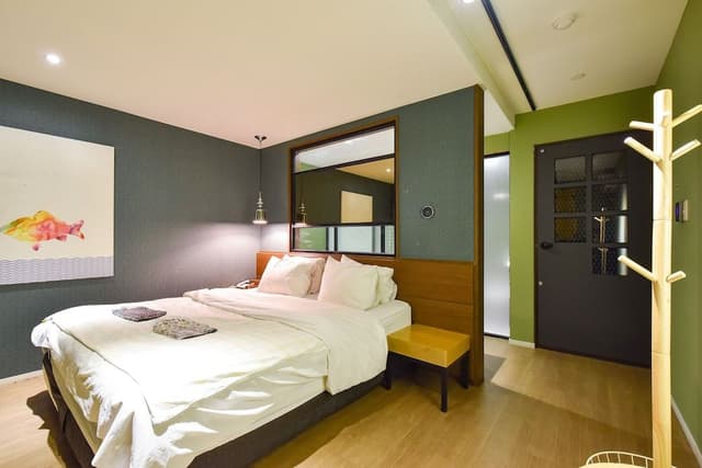 Standard Twin Room (1Double+1Sinlge)