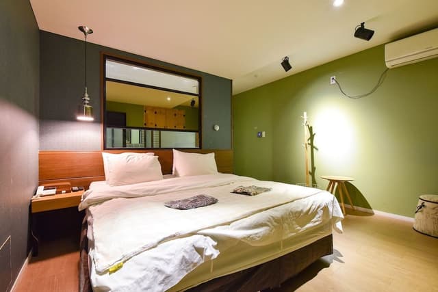 Standard Twin Room (1Double+1Sinlge)