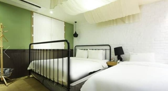 Deluxe Twin Room (1Double+1Sinlge)
