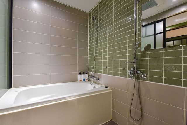 Standard Twin Room (1Double+1Sinlge)