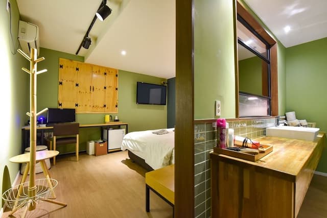 Standard Twin Room (1Double+1Sinlge)