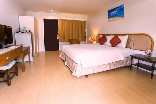Superior Room, Pool View