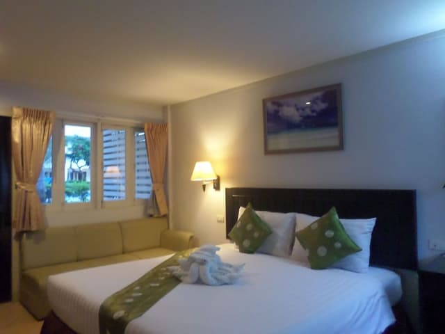 Deluxe Room, Pool View