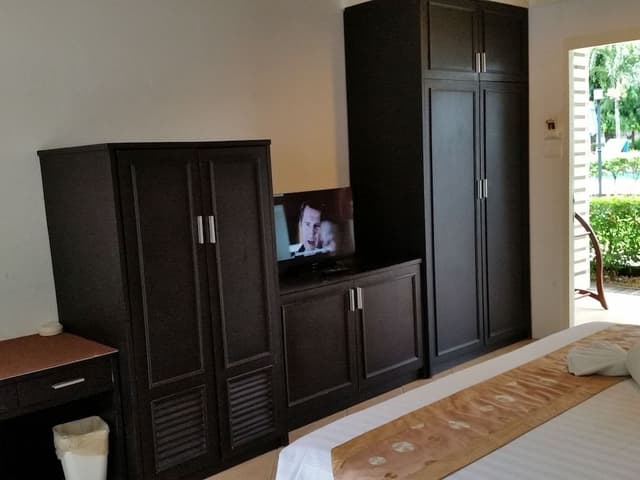 Deluxe Room, Pool View