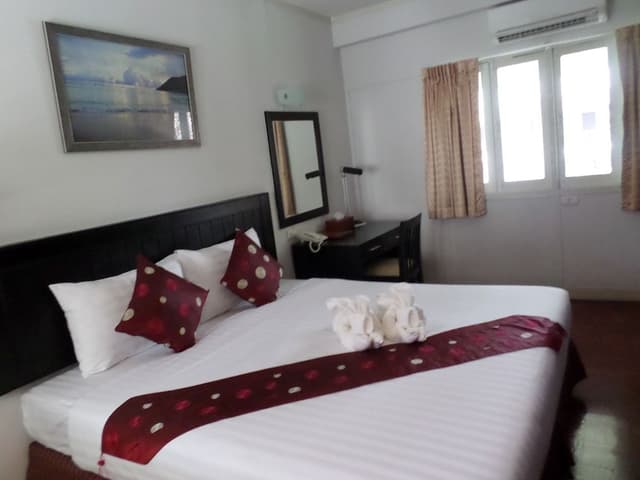 Deluxe Room, Pool View