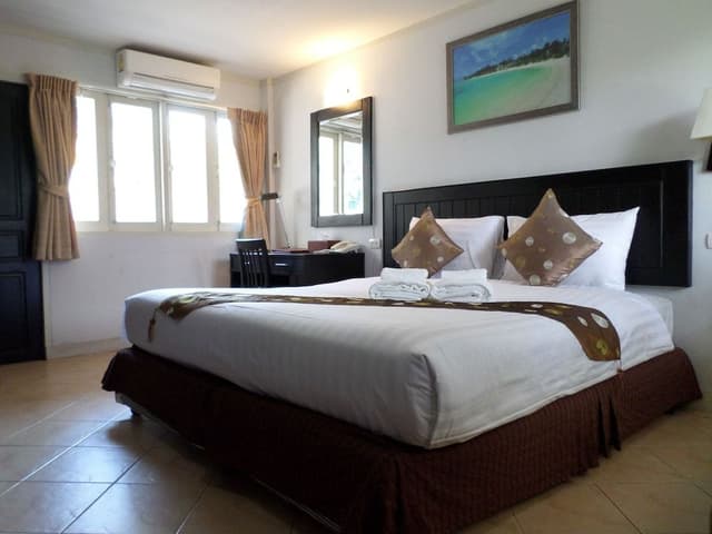 Deluxe Room, Pool View