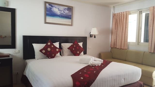 Deluxe Room, Pool View