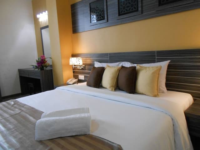 Deluxe Suite Hill View