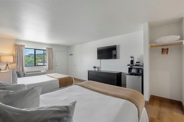 Single Room, 2 Queen Beds, Non Smoking