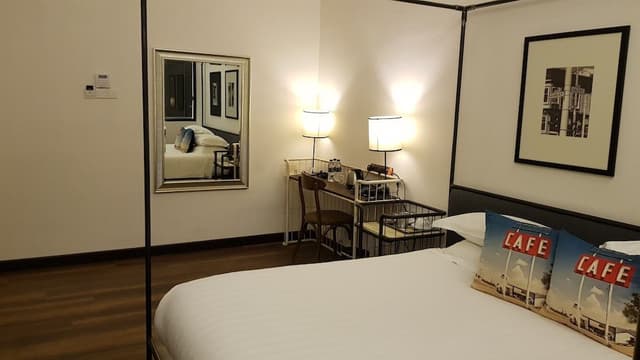 Cabin, 1 King Bed (No Window)