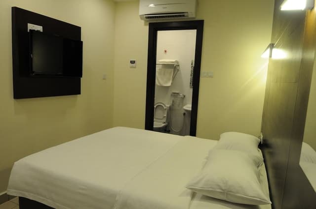 Deluxe Room, 1 Queen Bed (No Window)