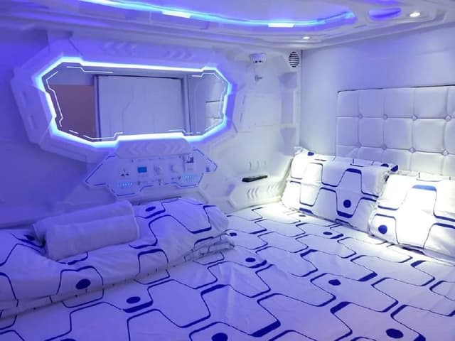 Capsule