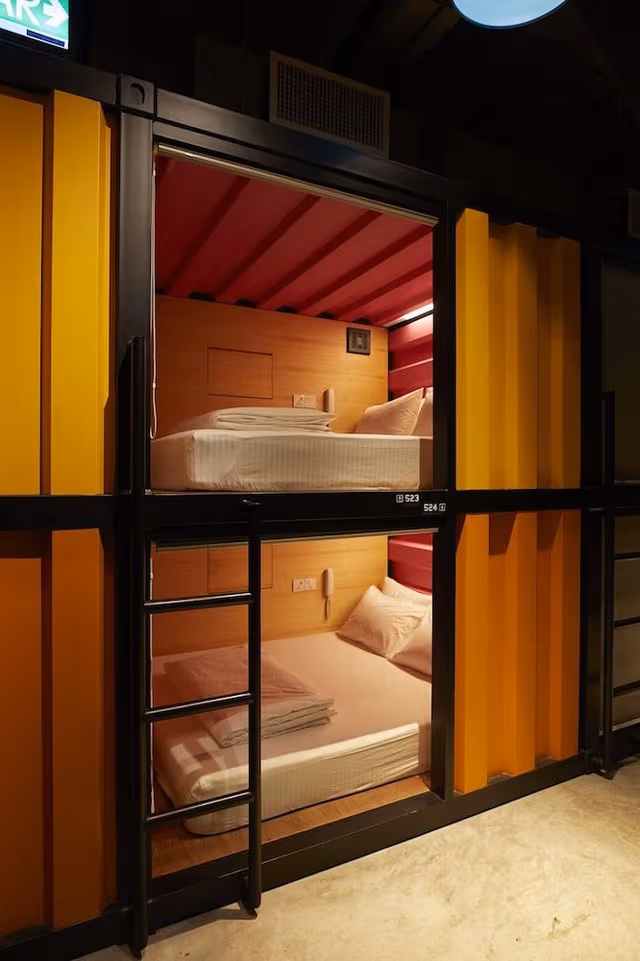 Capsule Queen (Check-In between 2000 - 0400 (12 hours stay)