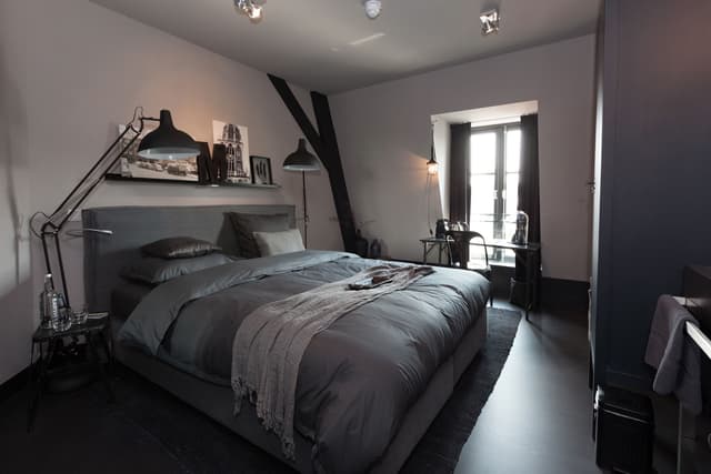 Medium Room