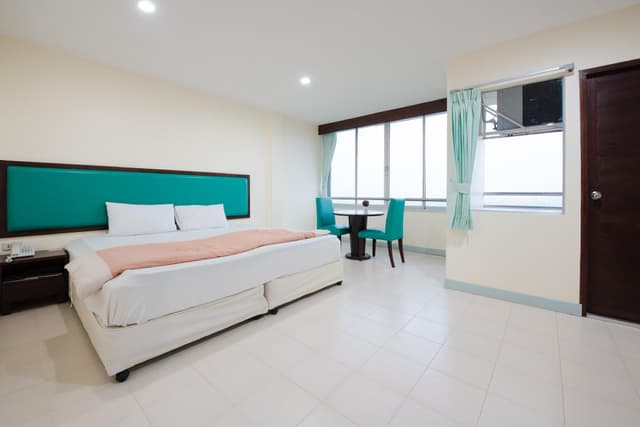 Deluxe Partial Sea View