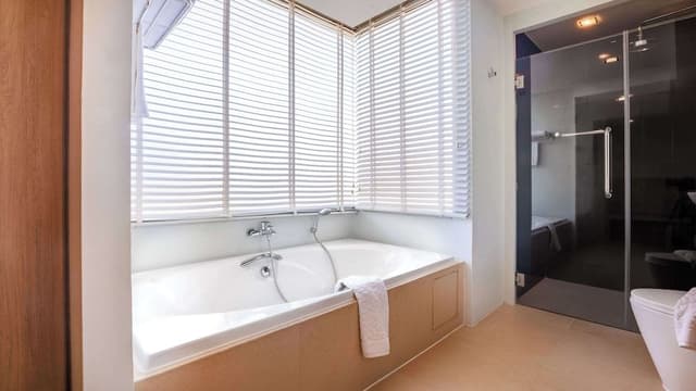 Suite, 1 King Bed, Non Smoking, City View