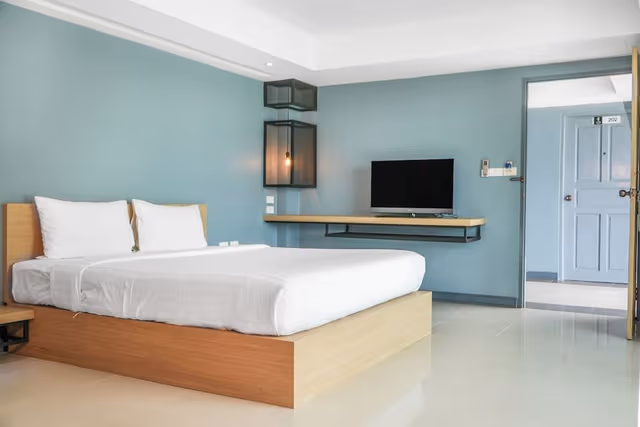 Deluxe Room, 1 King Bed, Lake View