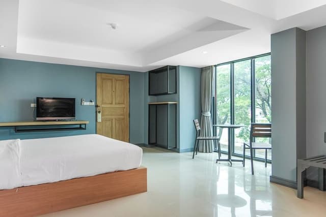Deluxe Room, 1 King Bed, Lake View