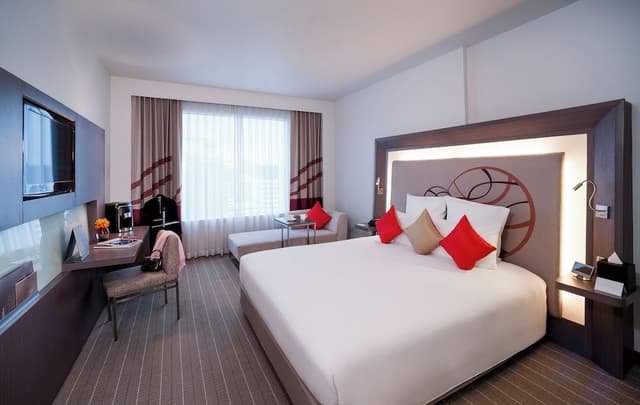Executive Room, 1 King Bed, City View