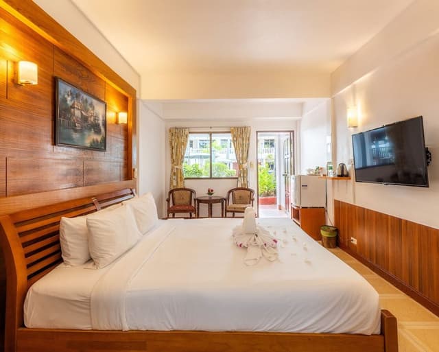 Superior Room, 1 Double Bed, Pool View