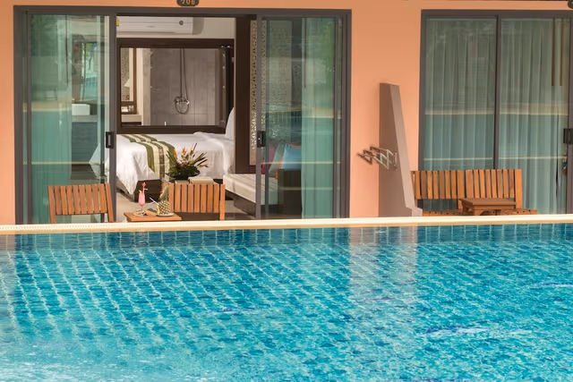 Grand Deluxe Pool Access
