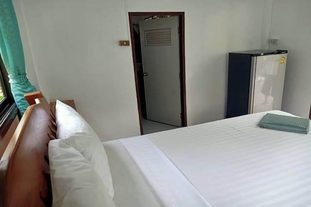 Seaside Bungalow Queen Bed