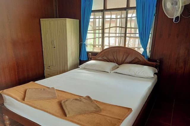 Bungalow Queen Bed with Fan