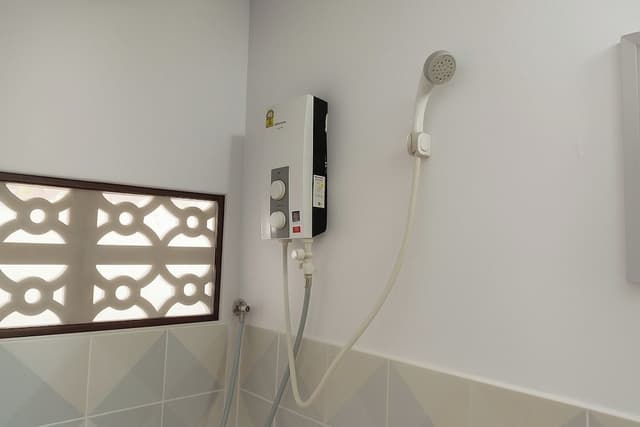 Bungalow Queen Bed with Fan