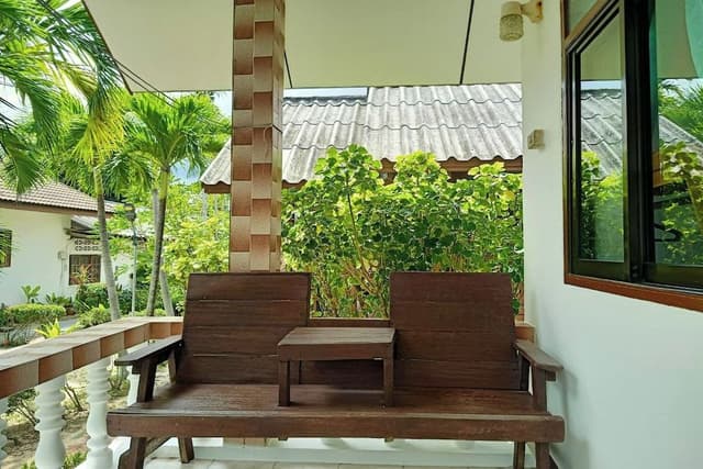 Seaside Bungalow Queen Bed