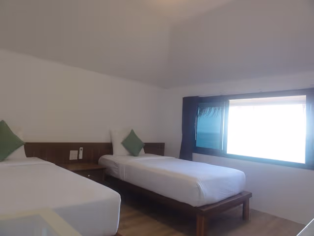 Deluxe Seaview Family Room With Balcony