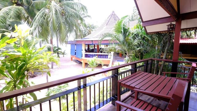 Deluxe Beach Front (A/C)
