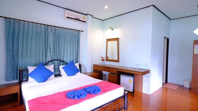 Deluxe Beach Front (A/C)