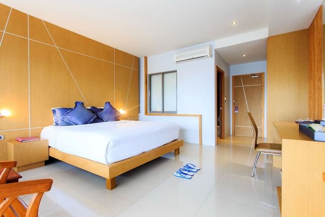 Deluxe Room, Balcony