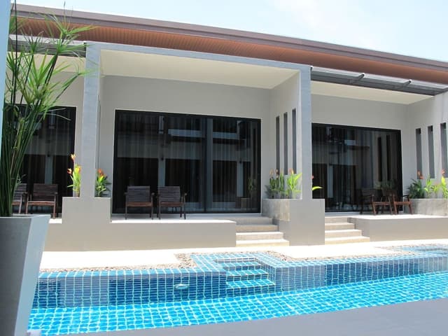Deluxe Room, Pool Access