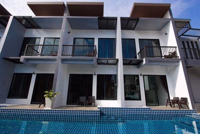 Deluxe Room, Pool Access