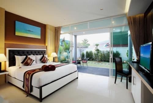 4-Bedroom Modern Style Villa with Private Pool