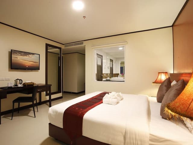 Deluxe King Bed