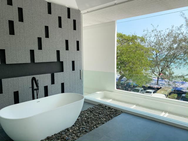 Jacuzzi Suite-1 King Bed